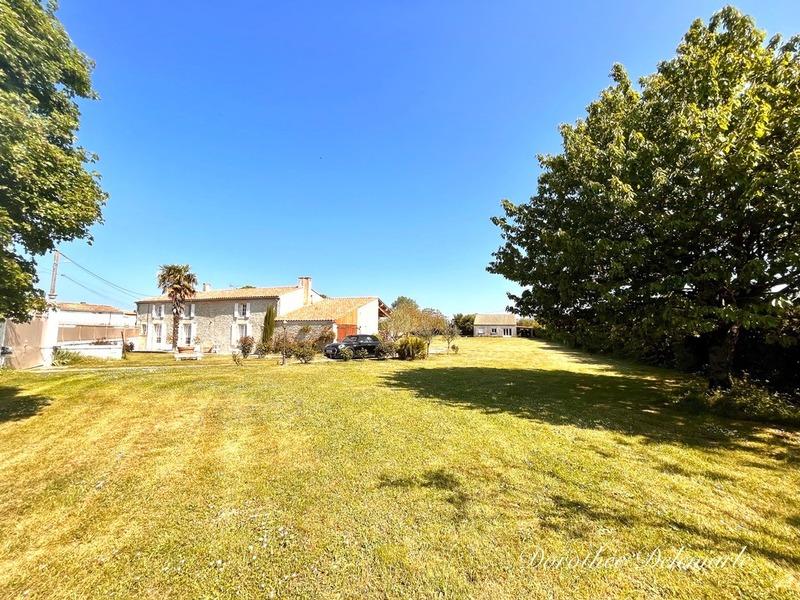 Maison - 244 m² - 5 pièces