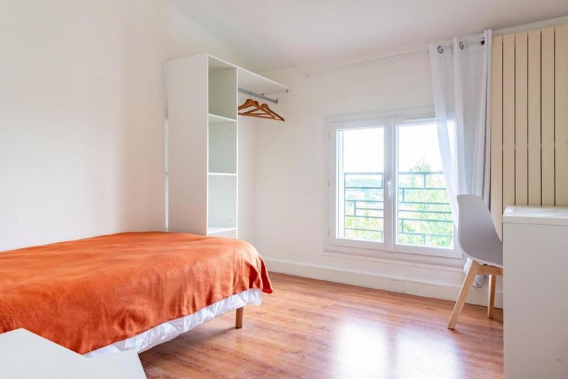 Maison - 250 m² - 17 pièces