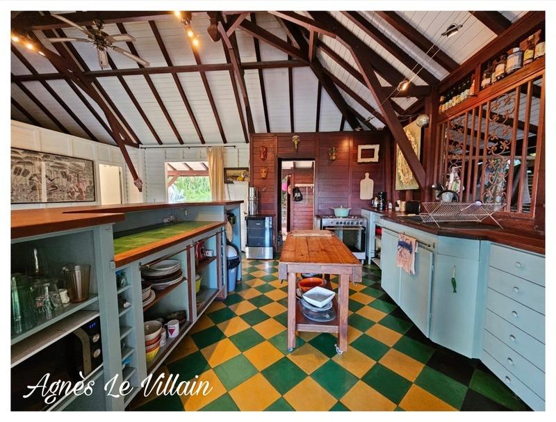 Maison - 241 m² - 12 pièces