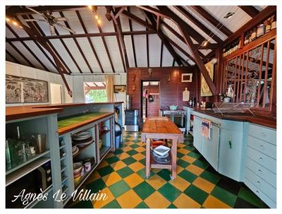 Maison - 241 m² - 12 pièces