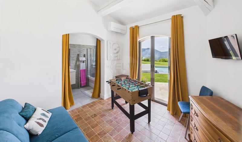 Maison - 250 m² - 8 pièces