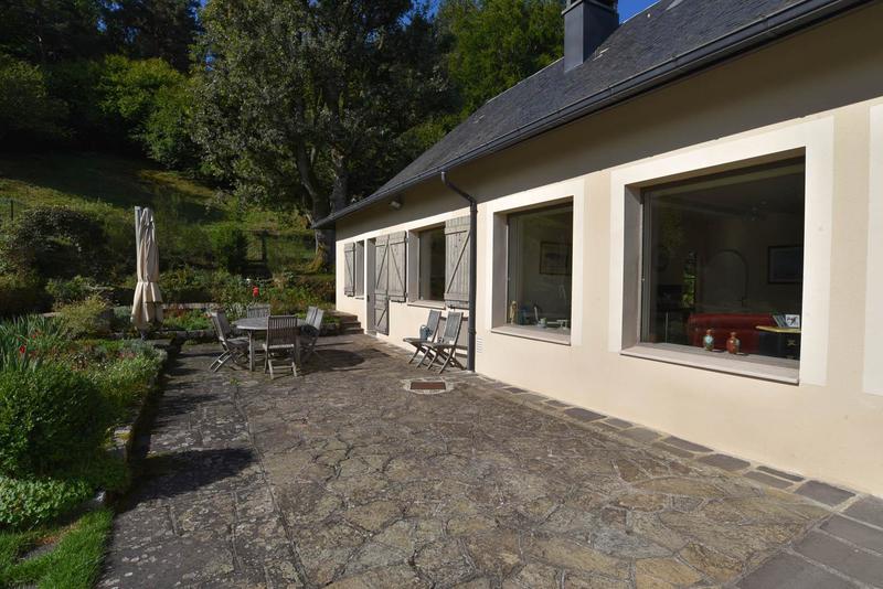 Maison - 241 m² - 9 pièces