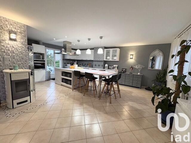 Maison - 210 m² - 9 pièces