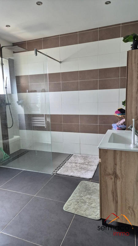 Maison - 330 m² - 7 pièces