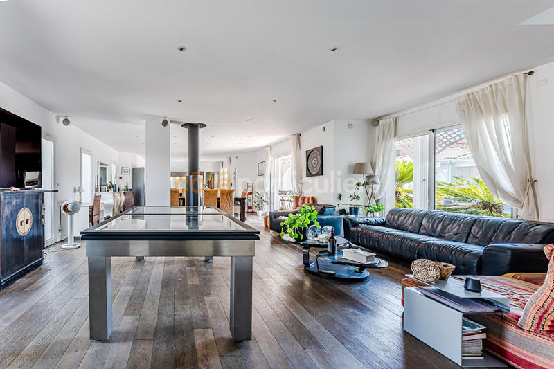 Maison - 350 m² - 11 pièces