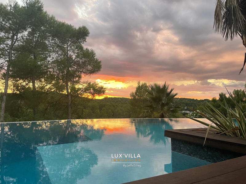 Villa - 397 m² - 10 pièces