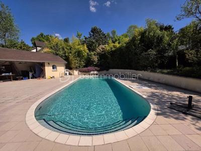 Maison - 185 m² - 7 pièces