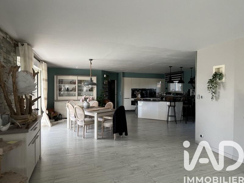 Maison - 240 m² - 11 pièces