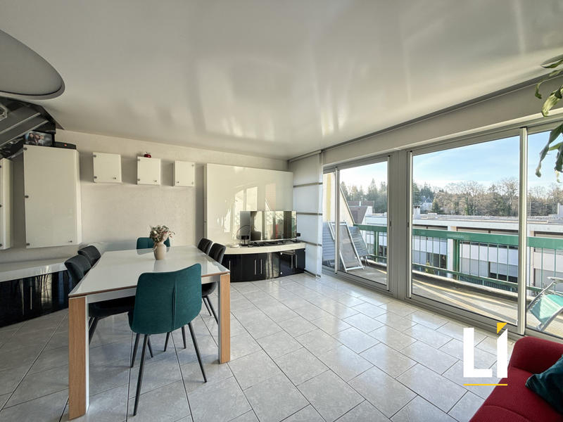 Appartement - 98 m² - 4 pièces