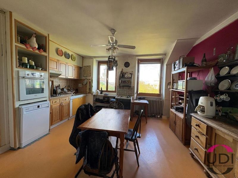 Maison - 235 m² - 8 pièces