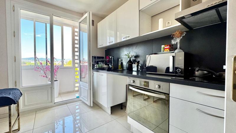 Appartement - 84 m² - 5 pièces