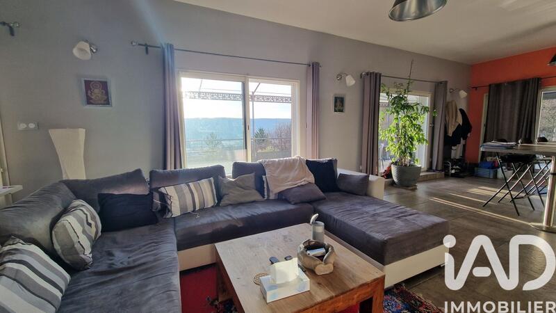 Maison - 246 m² - 9 pièces