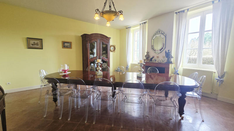 Maison - 240 m² - 9 pièces