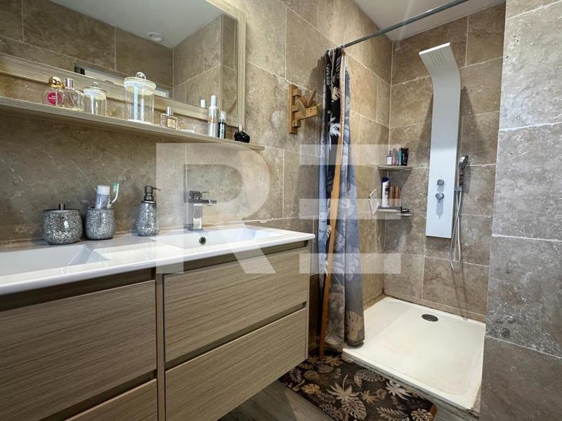 Maison - 181 m² - 7 pièces