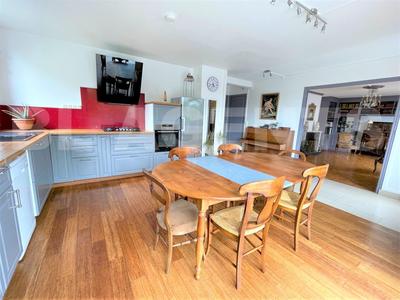 Maison - 240 m² - 12 pièces