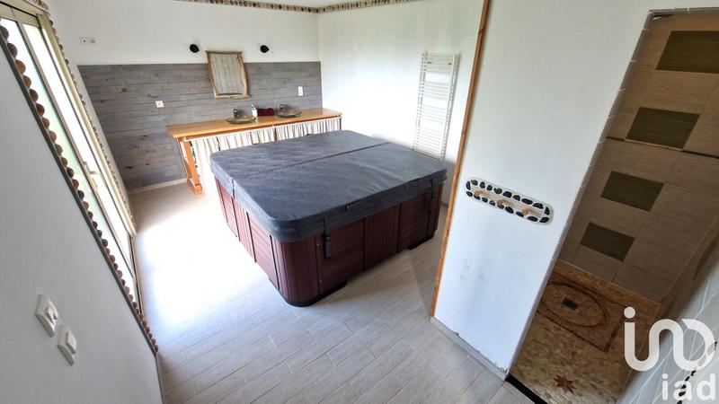 Maison - 202 m² - 6 pièces