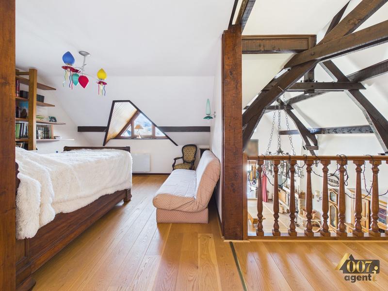 Maison - 237 m² - 7 pièces