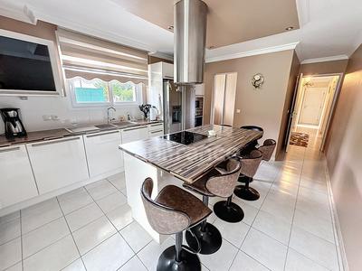 Maison - 189 m² - 6 pièces