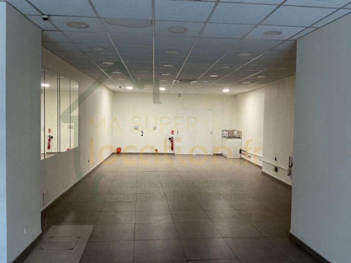 Local commercial - 70 m² - 1 pièce