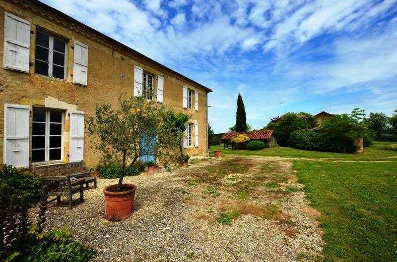 Propriété - 477 m² - 12 pièces