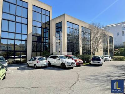 Bureau - 826 m²
