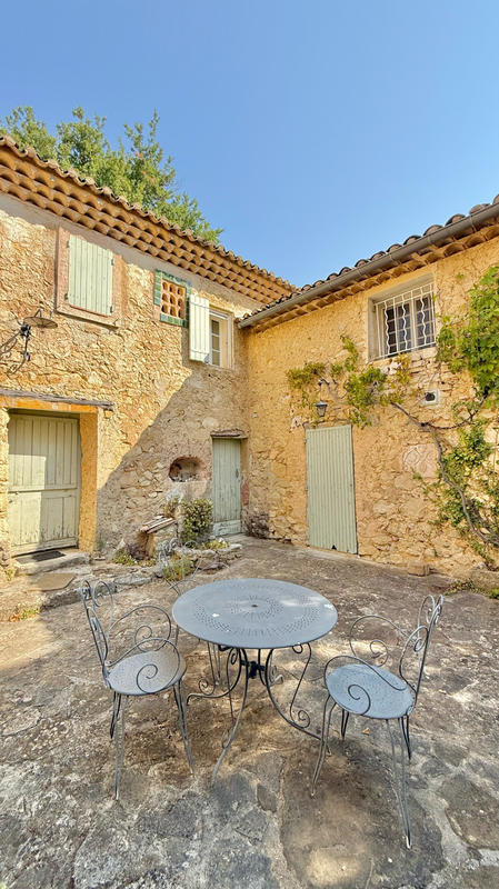 Mas - 250 m² - 10 pièces