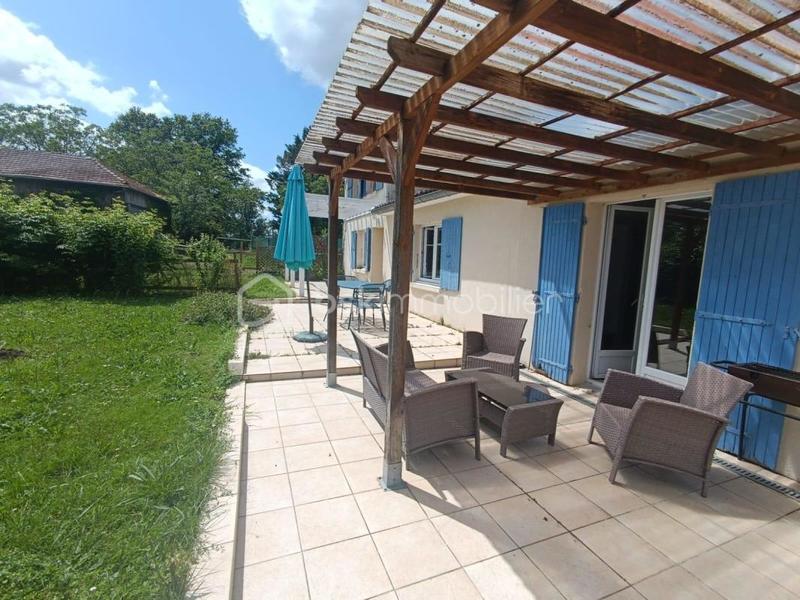 Maison - 400 m² - 16 pièces