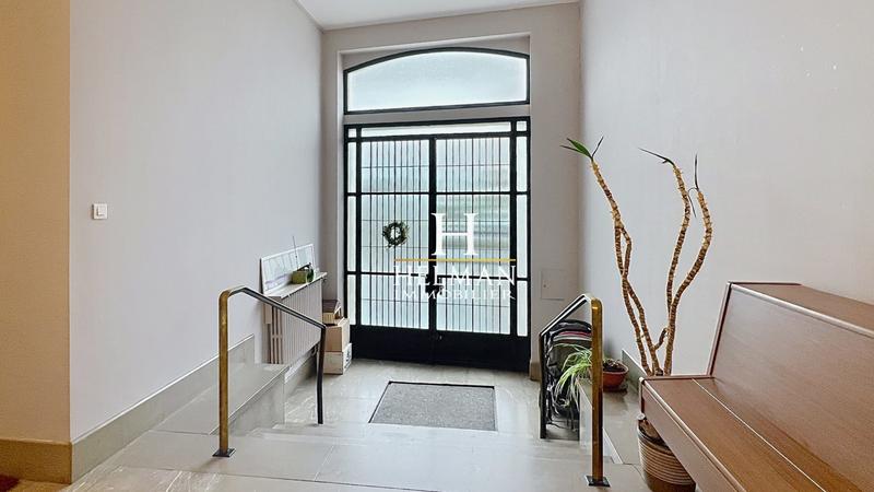 Maison - 424 m² - 9 pièces