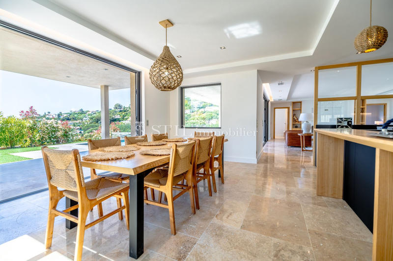 Villa - 370 m² - 6 pièces