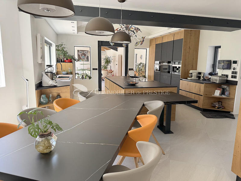 Propriété - 600 m² - 17 pièces