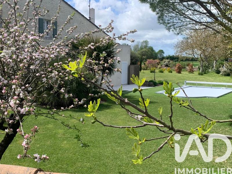 Maison - 305 m² - 15 pièces