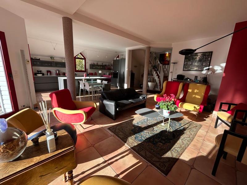 Maison - 240 m² - 6 pièces