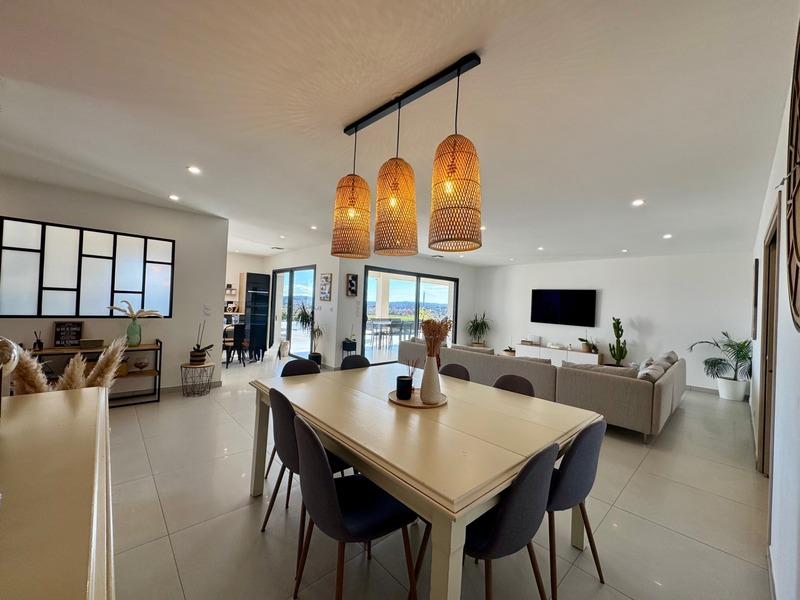 Maison - 185 m² - 7 pièces