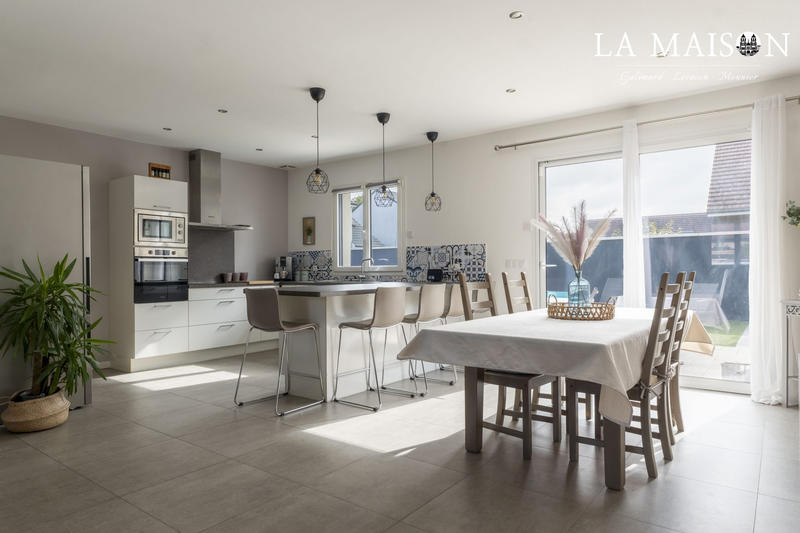 Maison traditionnelle - 160 m² - 7 pièces