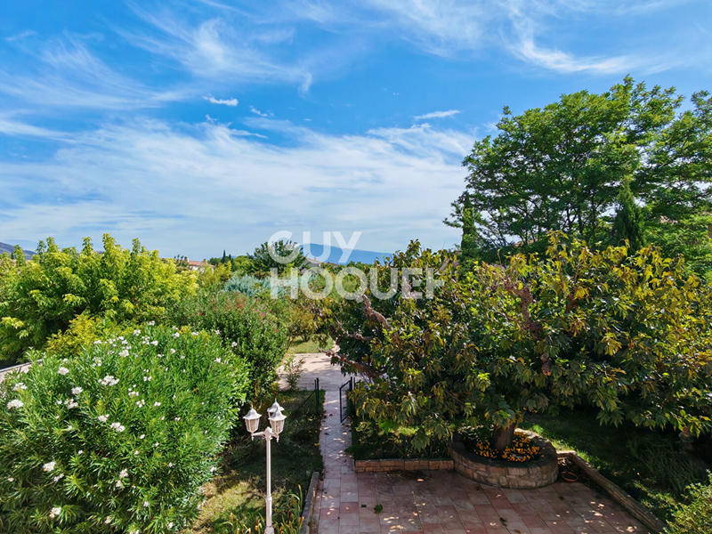 Maison - 220 m² - 5 pièces