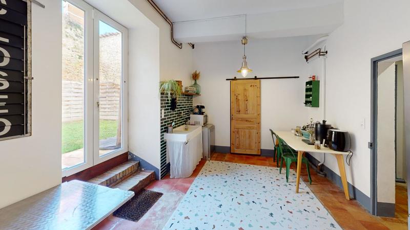 Demeure - 210 m² - 5 pièces