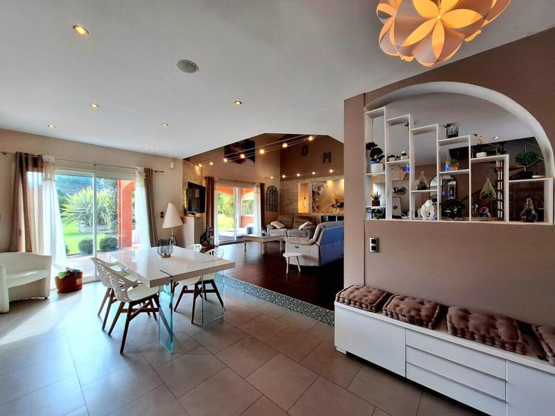 Maison - 250 m² - 2 pièces