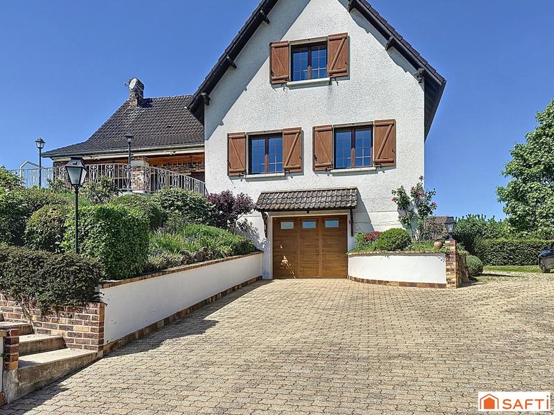 Maison - 207 m² - 8 pièces