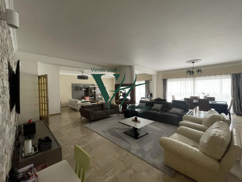 Villa - 302 m² - 10 pièces