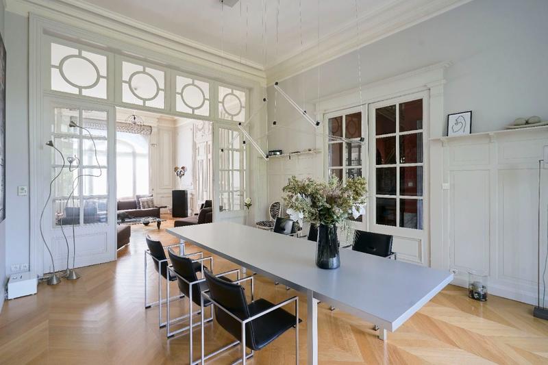 Maison - 435 m² - 9 pièces