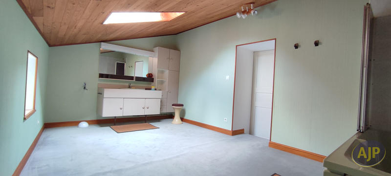 Maison - 318 m² - 9 pièces