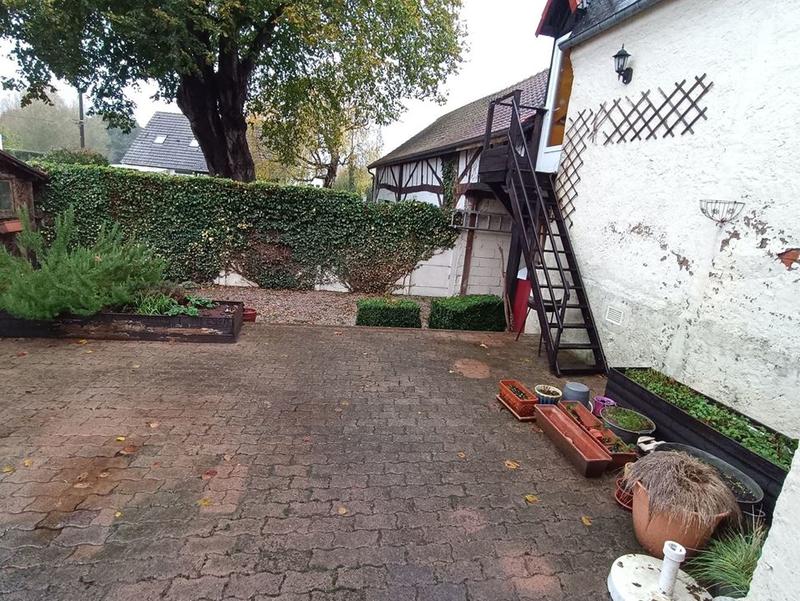 Maison traditionnelle - 153 m² - 10 pièces