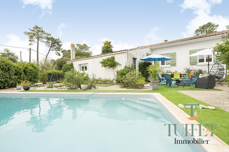 Maison - 220 m² - 9 pièces