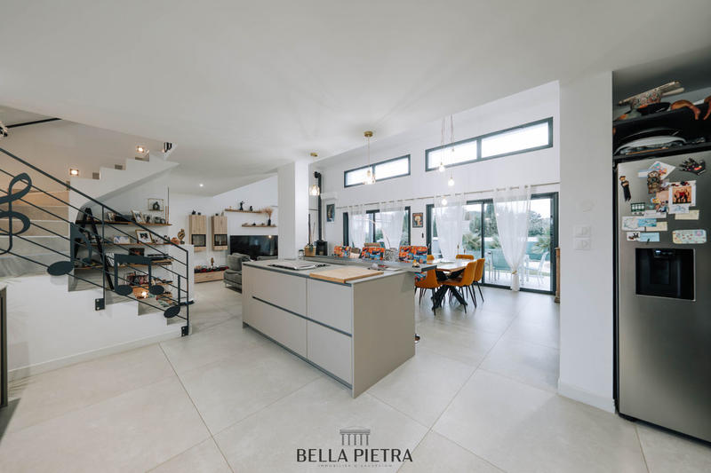 Maison - 218 m² - 5 pièces