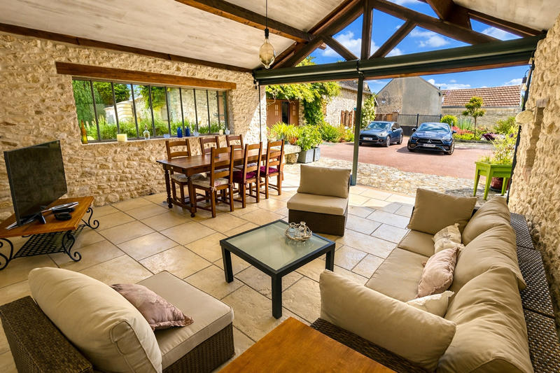 Propriété - 255 m² - 9 pièces