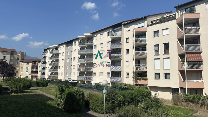 Appartement - 80 m² - 4 pièces