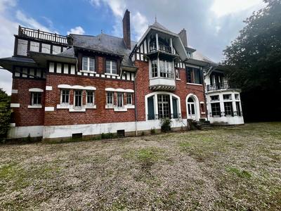 Maison - 335 m² - 10 pièces