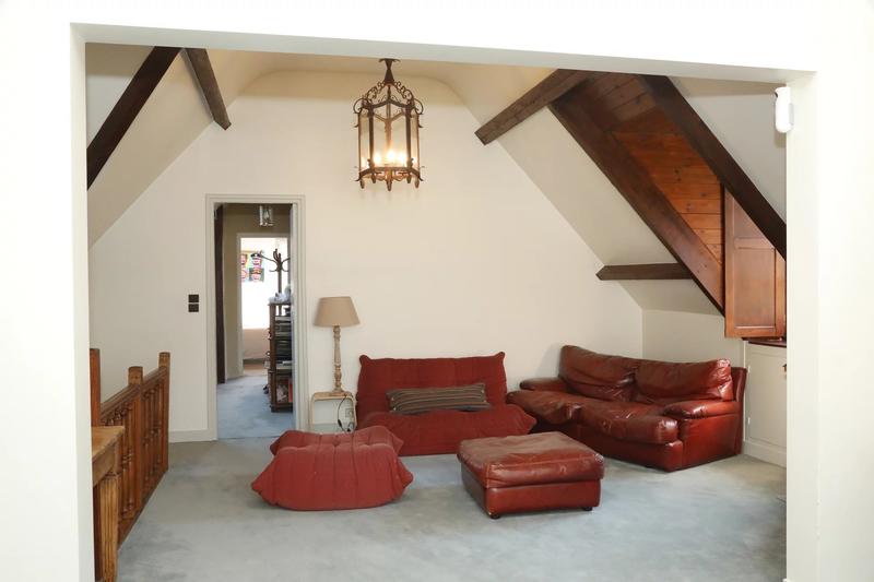 Propriété - 228 m² - 9 pièces