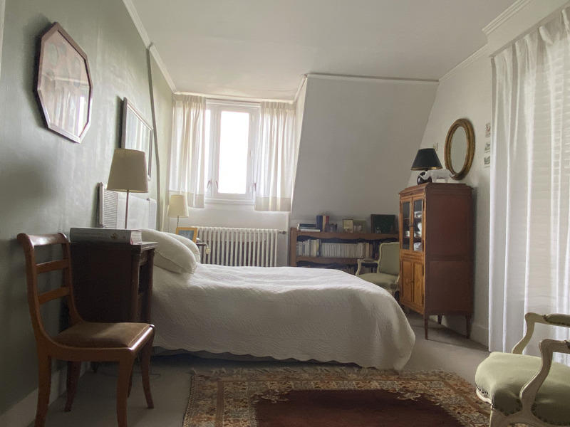 Maison - 260 m² - 11 pièces