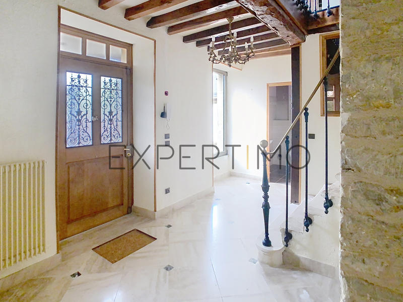 Maison - 240 m² - 9 pièces